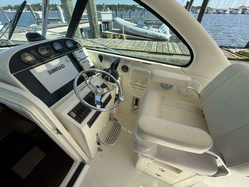 35ft Pursuit Yacht For Sale