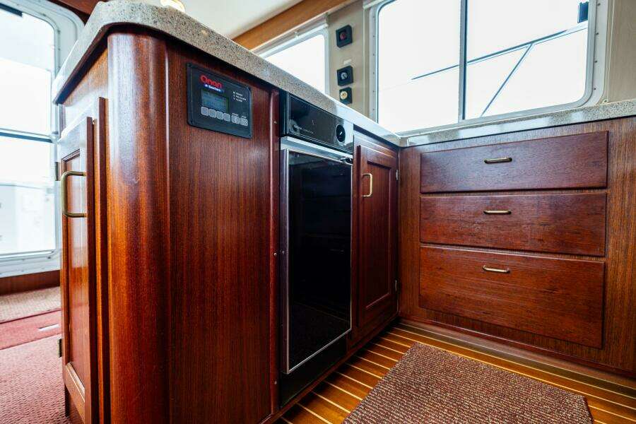 Big Red 41ft American Tug Yacht For Sale