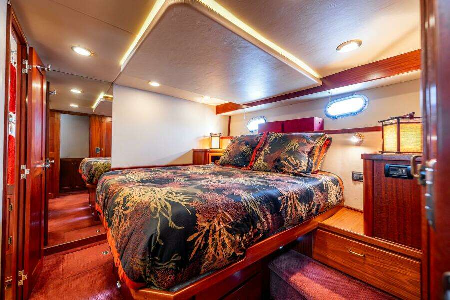 Big Red 41ft American Tug Yacht For Sale