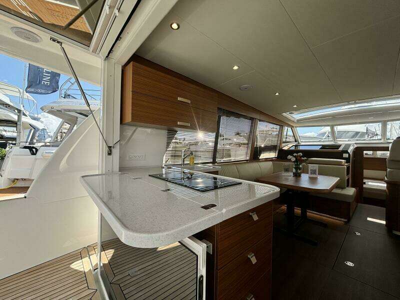 40ft Greenline Yacht For Sale