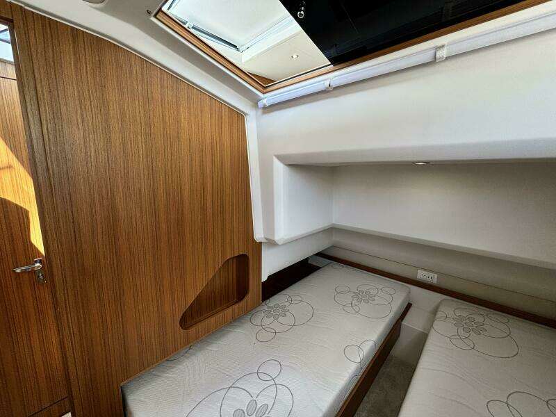 40ft Greenline Yacht For Sale