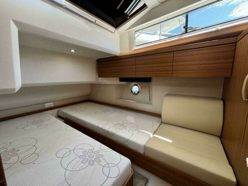 40ft Greenline Yacht For Sale
