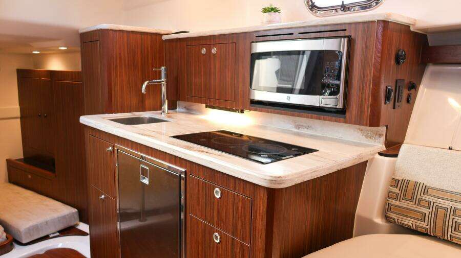 35ft Pursuit Yacht For Sale