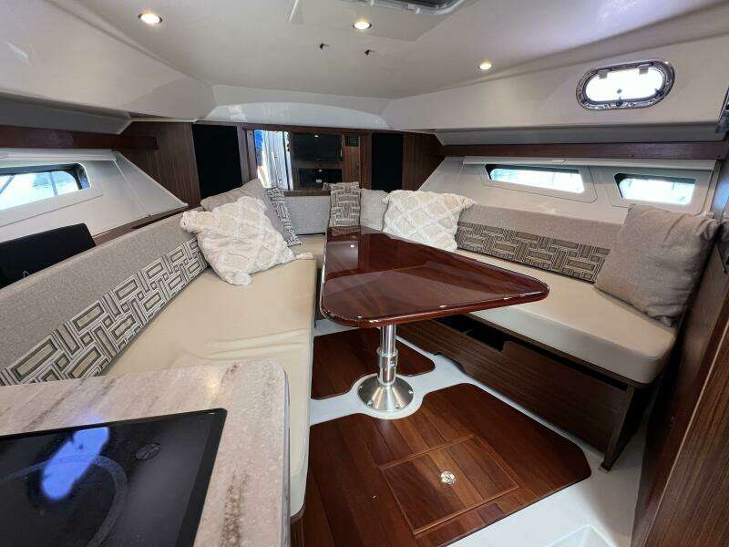 35ft Pursuit Yacht For Sale