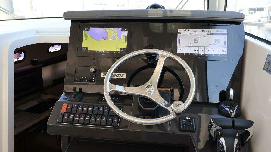35ft Pursuit Yacht For Sale