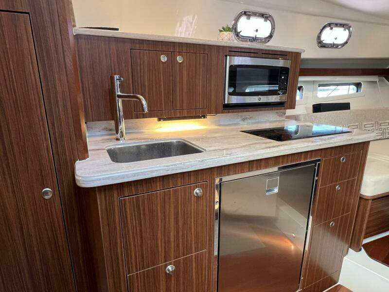 35ft Pursuit Yacht For Sale
