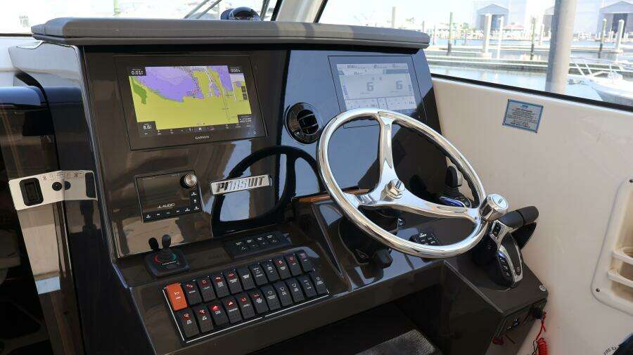 35ft Pursuit Yacht For Sale