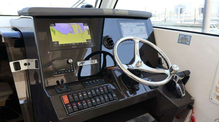 35ft Pursuit Yacht For Sale