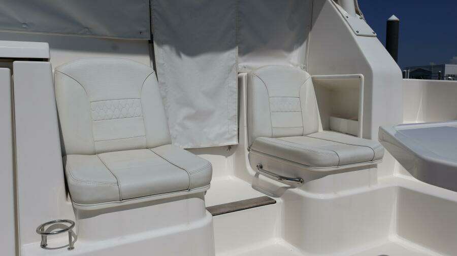 35ft Pursuit Yacht For Sale