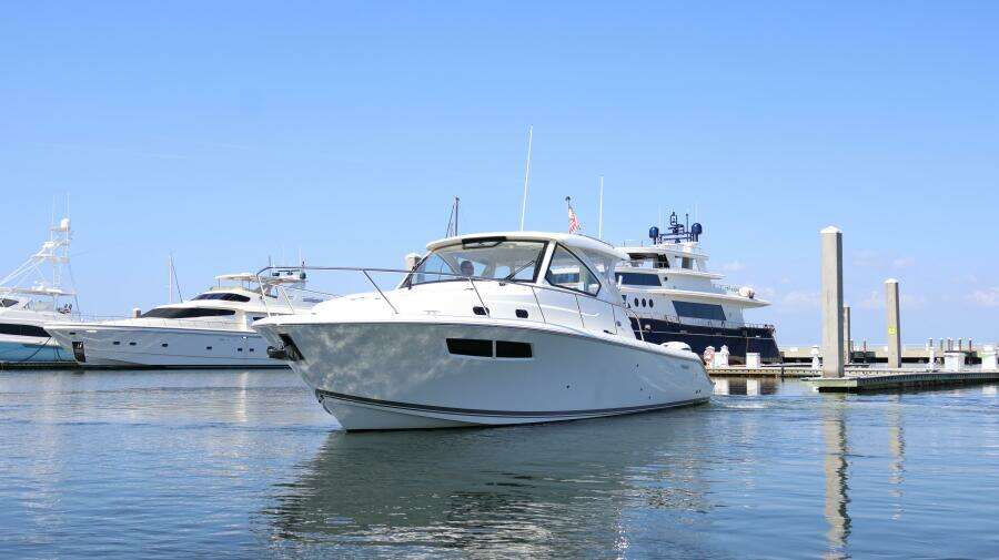 35ft Pursuit Yacht For Sale