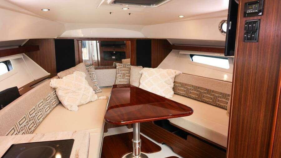 35ft Pursuit Yacht For Sale