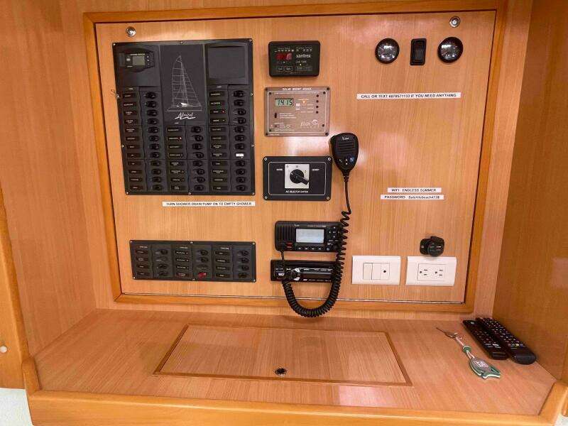 ENDLESS SUMMER 40ft Admiral Yacht For Sale