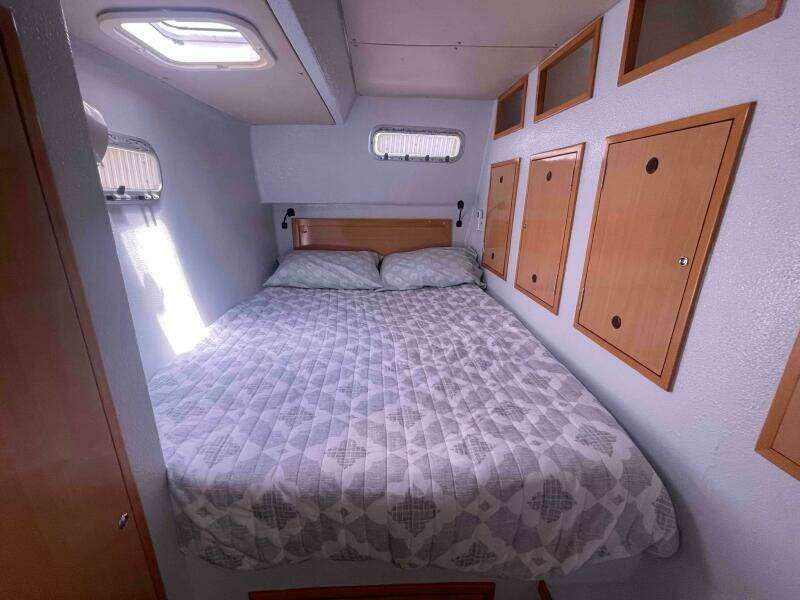 ENDLESS SUMMER 40ft Admiral Yacht For Sale