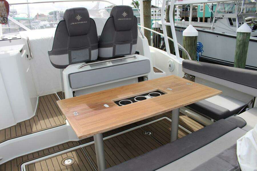 29ft Jeanneau Yacht For Sale
