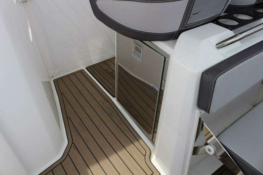29ft Jeanneau Yacht For Sale