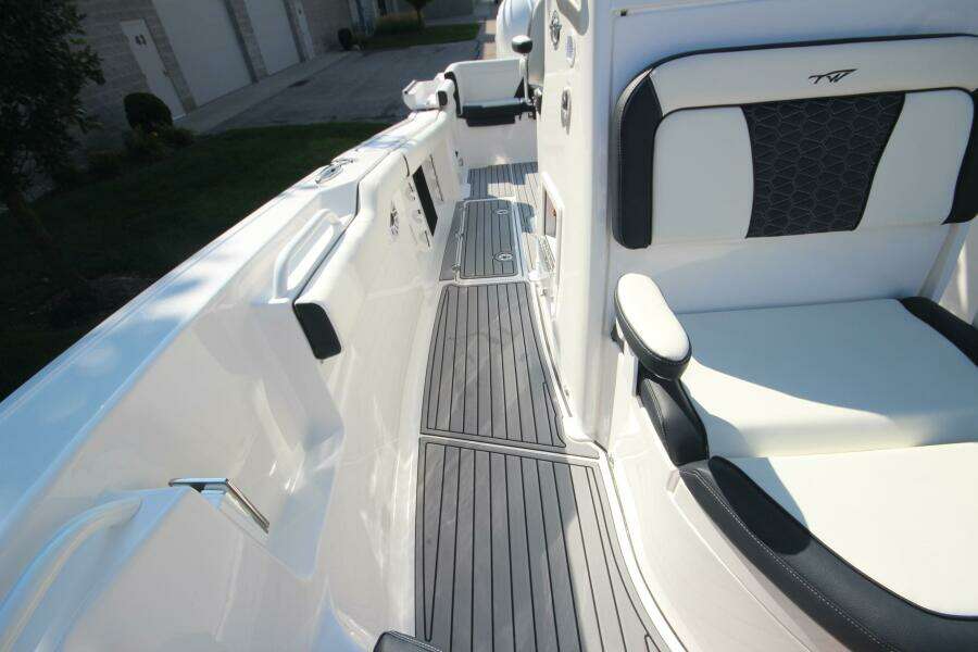 27ft Tidewater Yacht For Sale