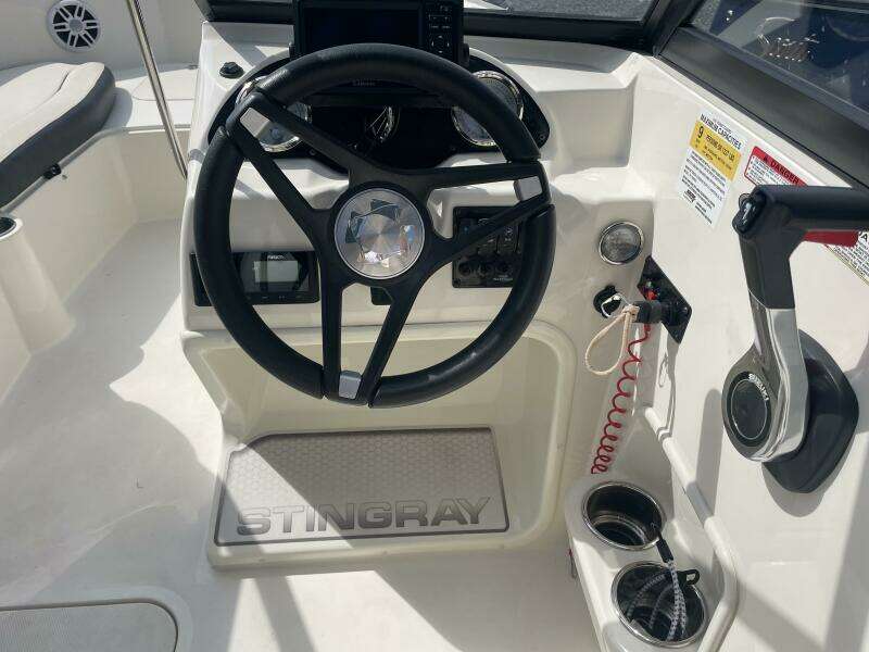 19ft Stingray Yacht For Sale