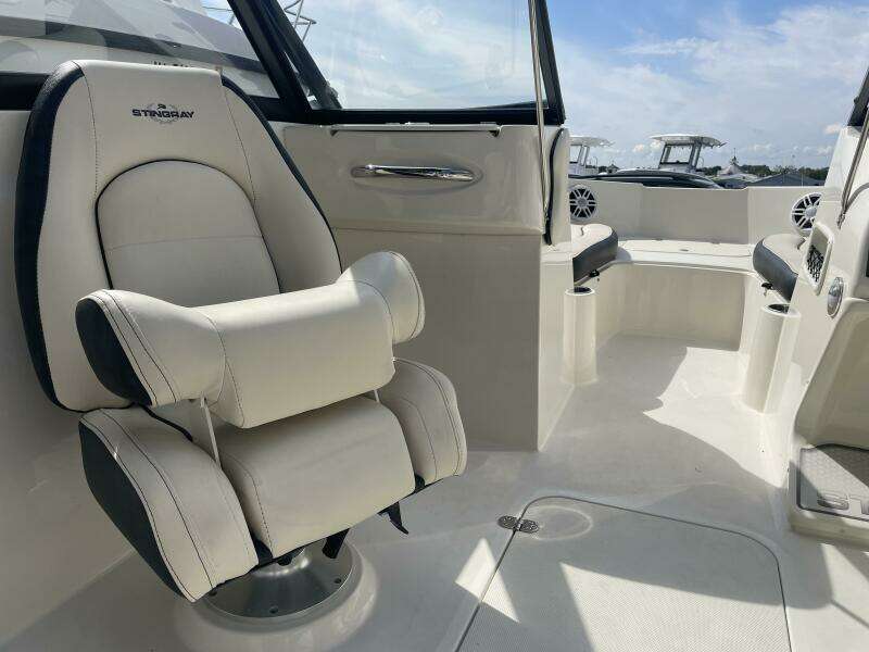 19ft Stingray Yacht For Sale
