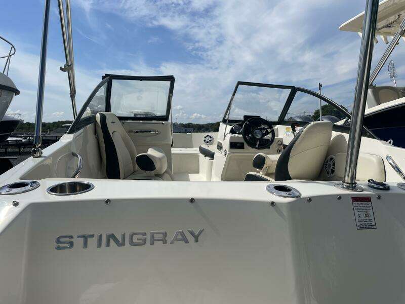 19ft Stingray Yacht For Sale