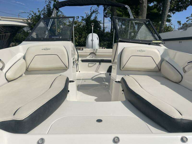 19ft Stingray Yacht For Sale