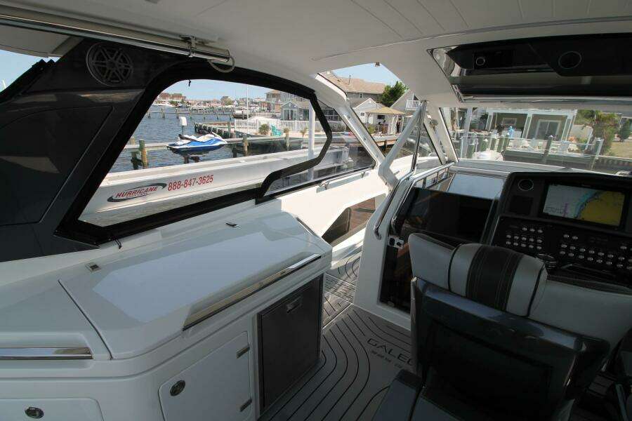 32ft Galeon Yacht For Sale