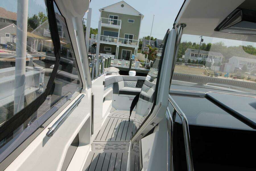 32ft Galeon Yacht For Sale
