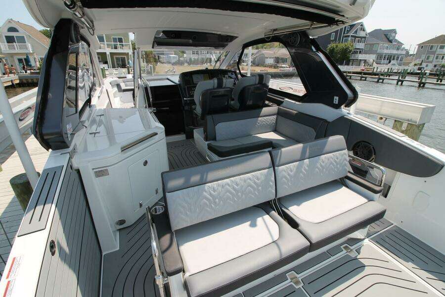32ft Galeon Yacht For Sale