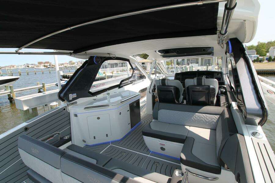 32ft Galeon Yacht For Sale