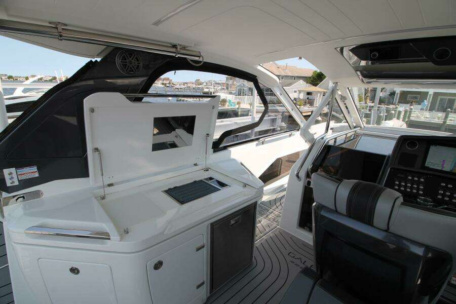 32ft Galeon Yacht For Sale