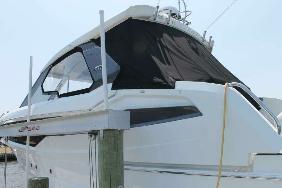 32ft Galeon Yacht For Sale