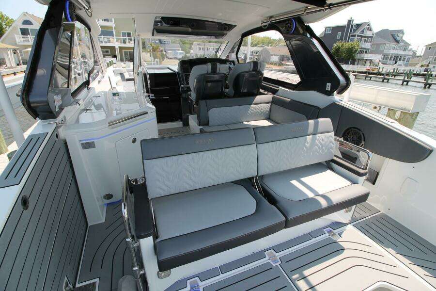 32ft Galeon Yacht For Sale