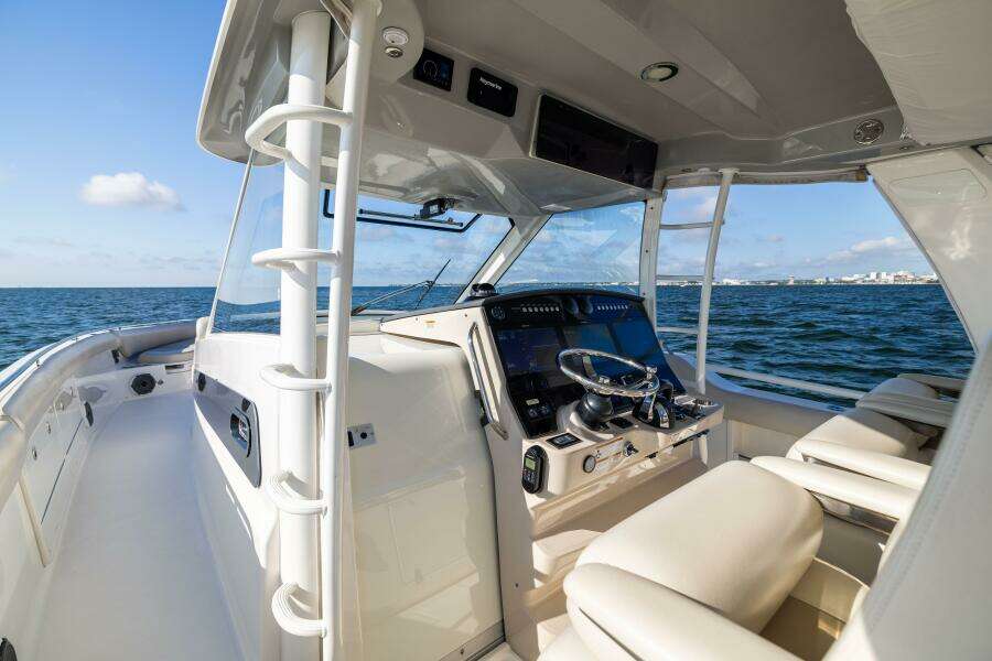 SMOKE SHOW 42ft Boston Whaler Yacht For Sale