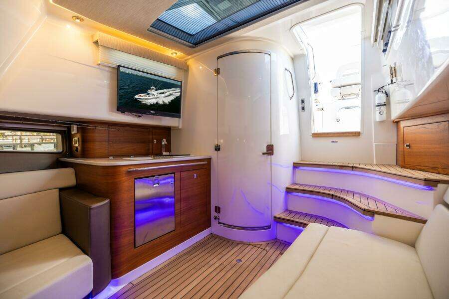 SMOKE SHOW 42ft Boston Whaler Yacht For Sale