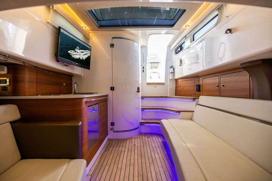 SMOKE SHOW 42ft Boston Whaler Yacht For Sale