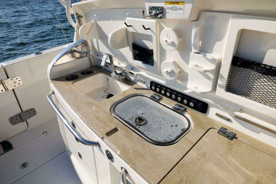 SMOKE SHOW 42ft Boston Whaler Yacht For Sale