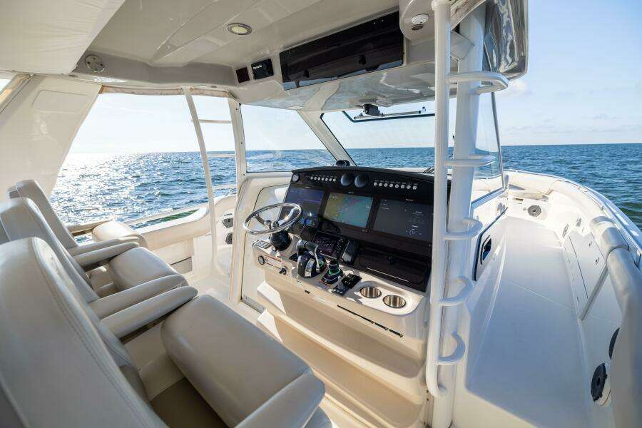SMOKE SHOW 42ft Boston Whaler Yacht For Sale