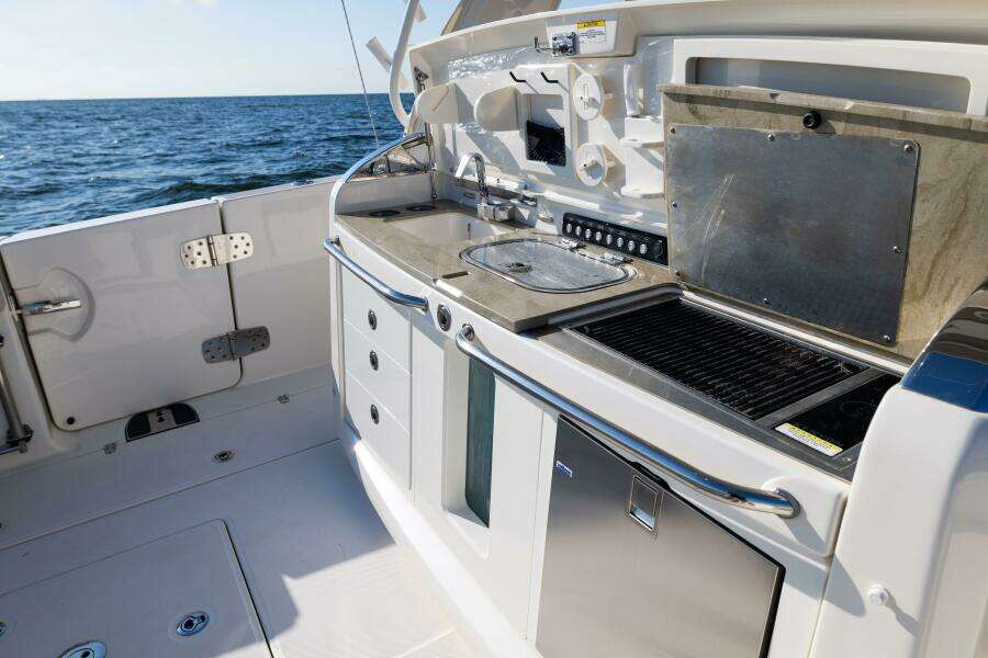SMOKE SHOW 42ft Boston Whaler Yacht For Sale