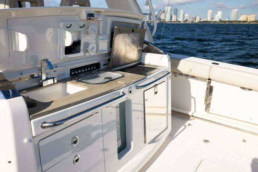 SMOKE SHOW 42ft Boston Whaler Yacht For Sale