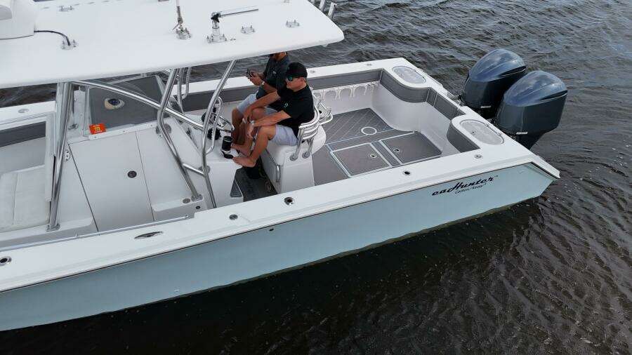 33ft SeaHunter Yacht For Sale