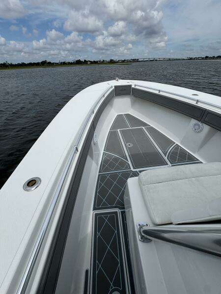 33ft SeaHunter Yacht For Sale