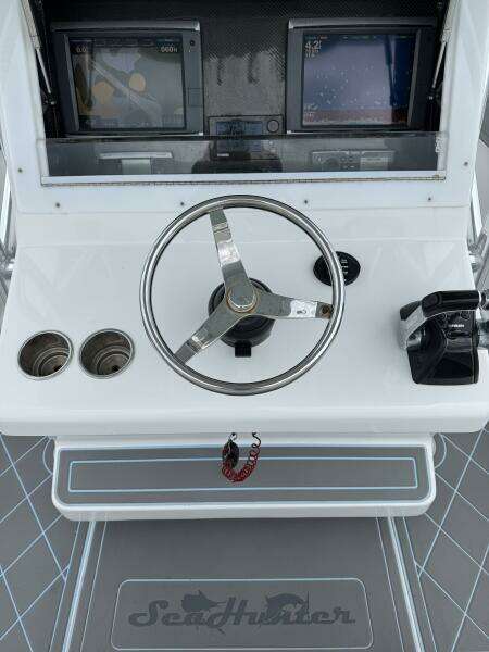 33ft SeaHunter Yacht For Sale