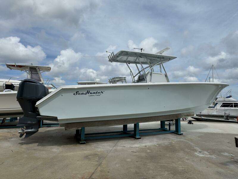 33ft SeaHunter Yacht For Sale