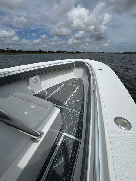 33ft SeaHunter Yacht For Sale