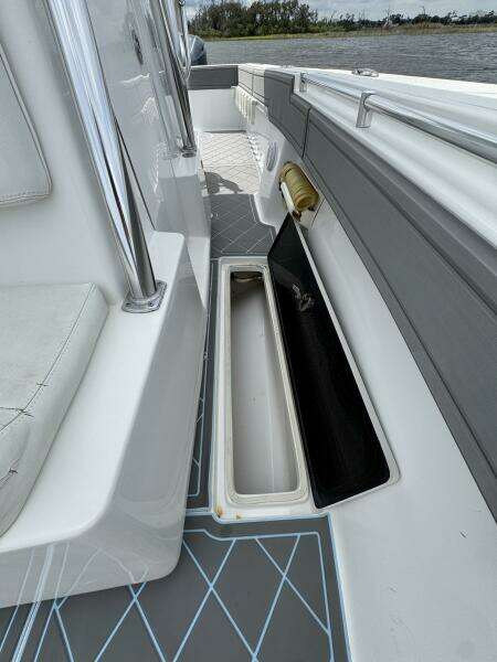 33ft SeaHunter Yacht For Sale