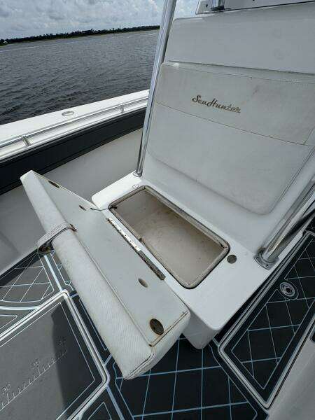 33ft SeaHunter Yacht For Sale