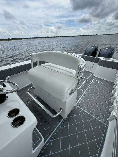 33ft SeaHunter Yacht For Sale
