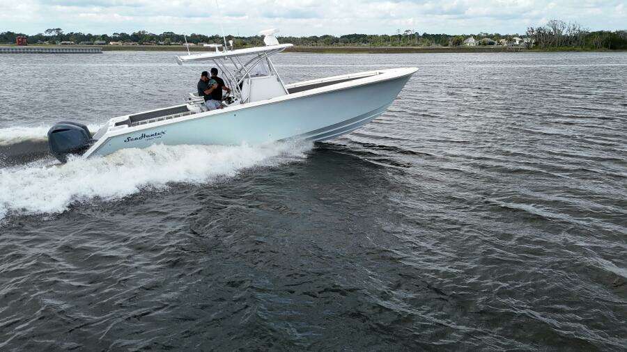 33ft SeaHunter Yacht For Sale