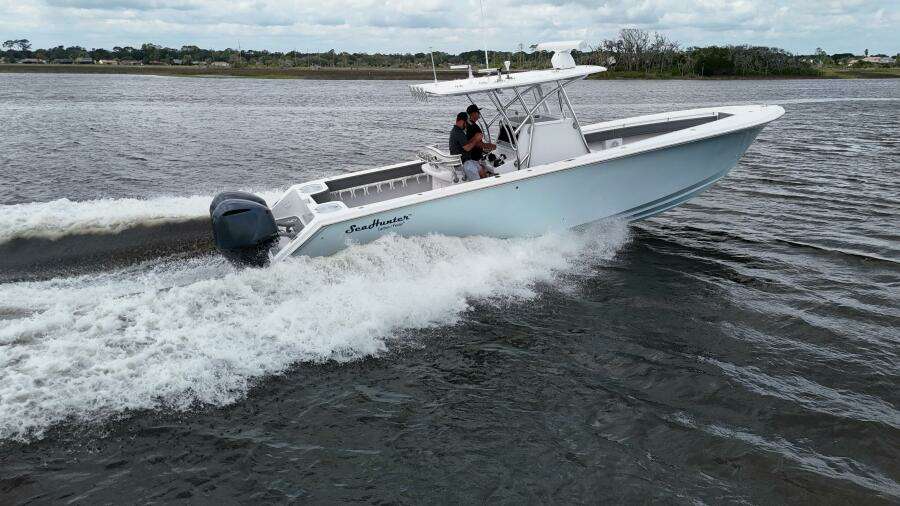 33ft SeaHunter Yacht For Sale