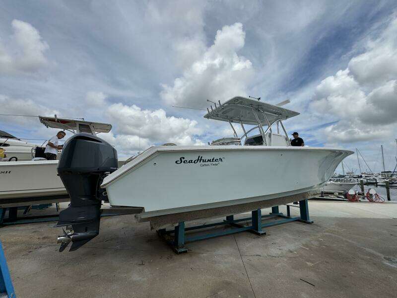 33ft SeaHunter Yacht For Sale