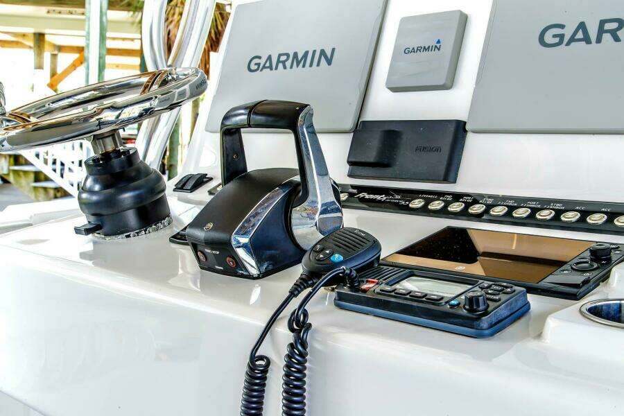 33ft Front Runner Yacht For Sale